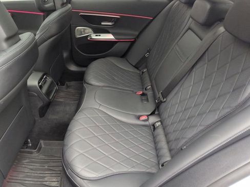 Used 2024 Mercedes-Benz E 350 4MATIC Sedan image 22