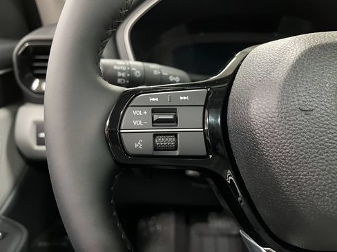 Used 2025 Honda Pilot Elite image 13