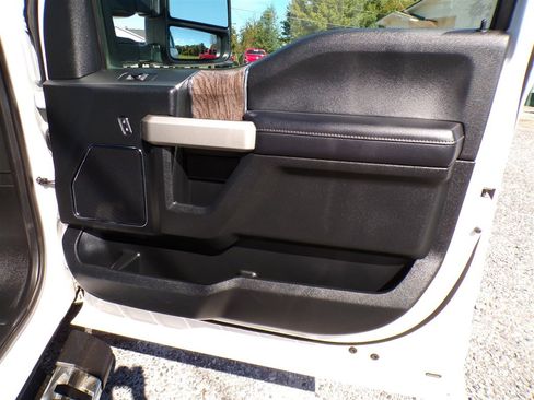 Used 2019 Ford F250 Lariat w/ Lariat Value Package image 28