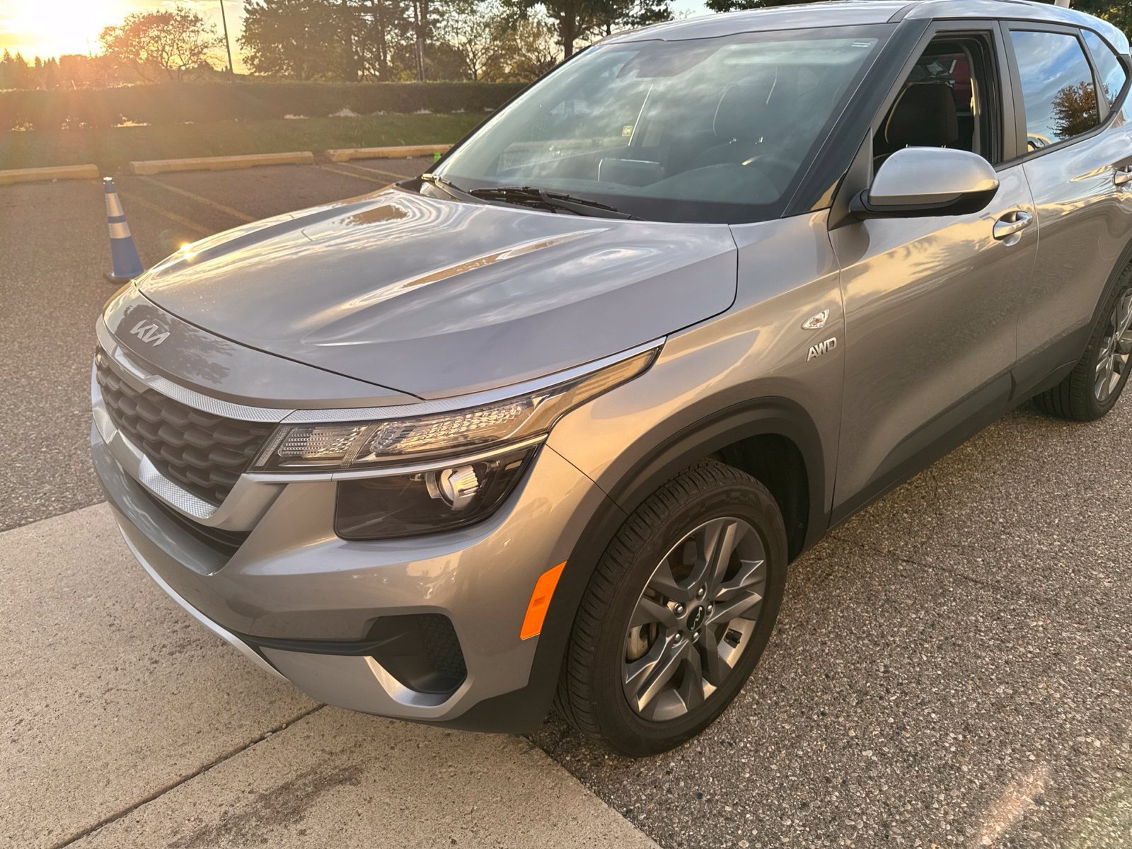 Used 2022 Kia Seltos LX AWD/4WD image 4