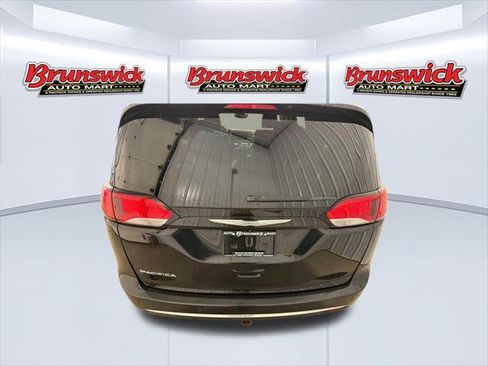 Certified 2017 Chrysler Pacifica Touring-L w/ Tire & Wheel Group FWD image 16