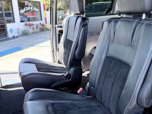 Used 2017 Dodge Grand Caravan SXT image 10