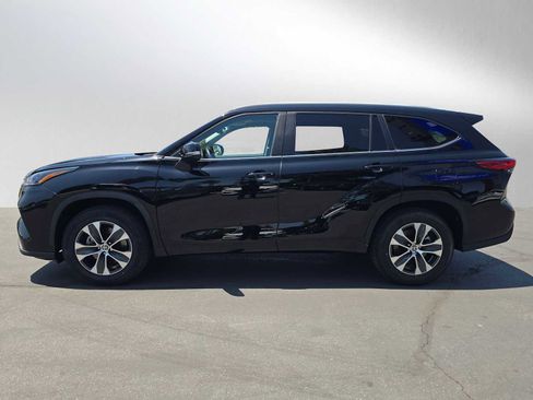 Used 2023 Toyota Highlander XLE FWD image 6