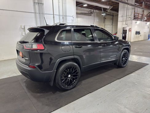 Used 2019 Jeep Cherokee Latitude Plus w/ Comfort/Convenience Group AWD/4WD image 8
