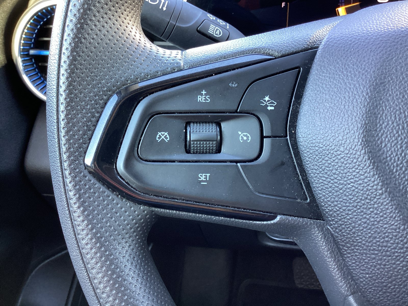 Used 2025 Chevrolet Trax LT FWD image 6