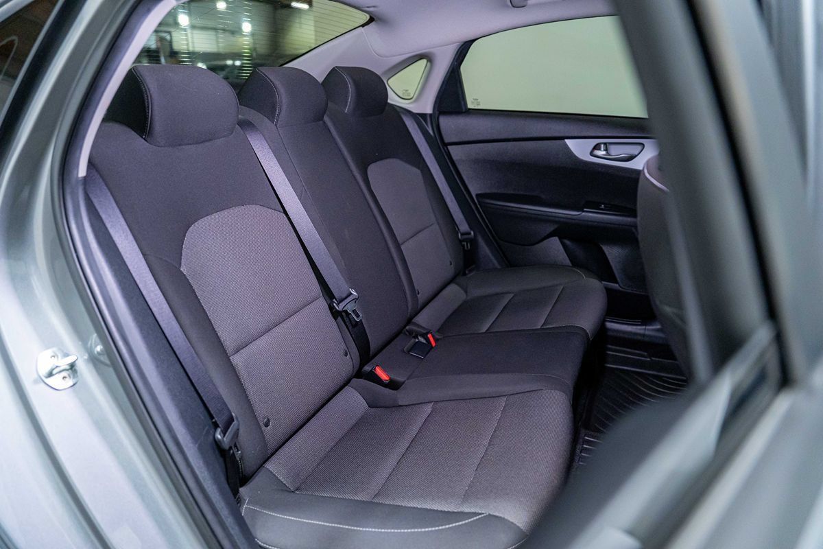 Used 2022 Kia Forte LXS FWD image 17