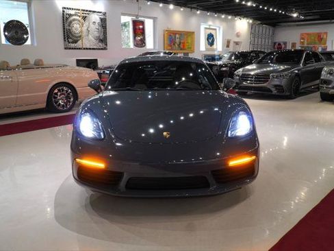 Used 2018 Porsche 718 Cayman RWD image 2