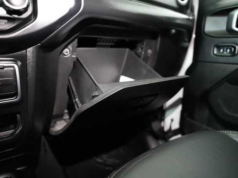 Used 2018 Jeep Wrangler Unlimited Sahara image 45