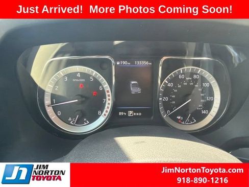 Used 2019 Nissan Titan SV w/ SV Convenience Package RWD image 10