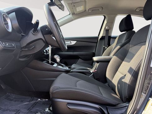 Used 2024 Kia Forte LXS w/ LXS Technology Package FWD image 4