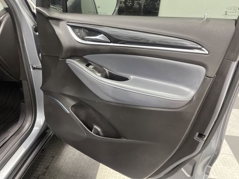 Used 2018 Buick Enclave Essence image 25