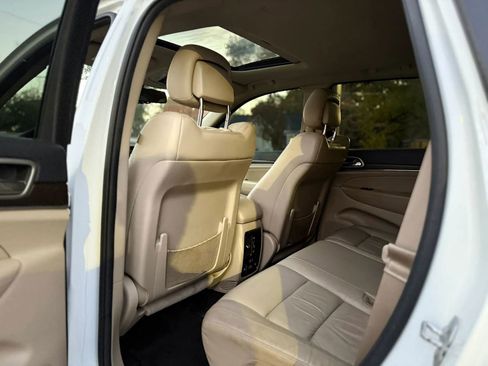 Used 2015 Jeep Grand Cherokee Limited AWD/4WD image 11