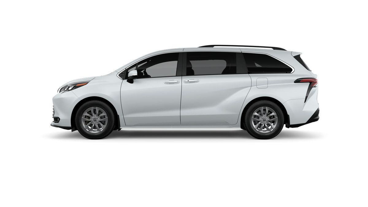Certified 2026 Toyota Sienna XLE FWD image 34