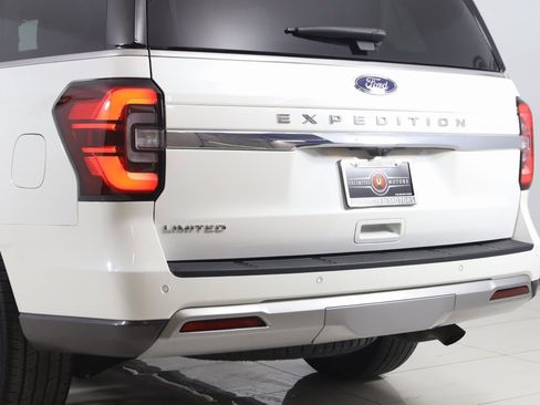 Used 2022 Ford Expedition Limited image 24