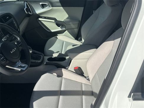 Certified 2025 Kia Soul LX w/ LX Technology Package image 16