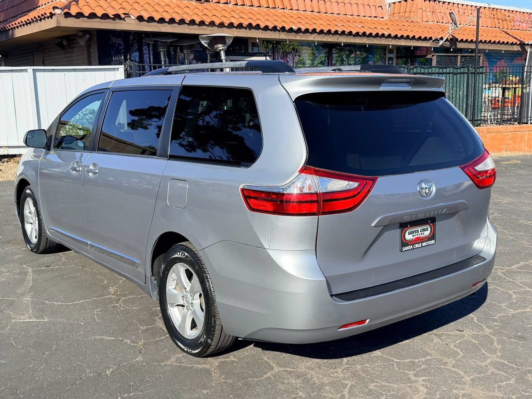 Used 2017 Toyota Sienna LE FWD image 4