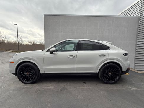 Used 2026 Porsche Cayenne Coupe AWD/4WD image 2