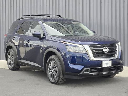 Certified 2024 Nissan Pathfinder SV AWD/4WD image 1