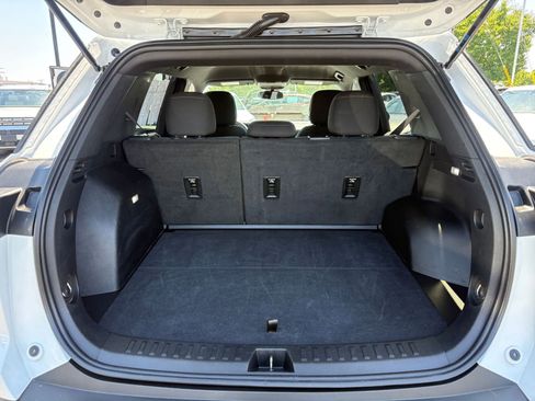 Used 2025 Chevrolet Equinox LT FWD image 32