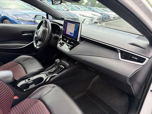 Used 2025 Toyota Corolla XSE FWD image 9