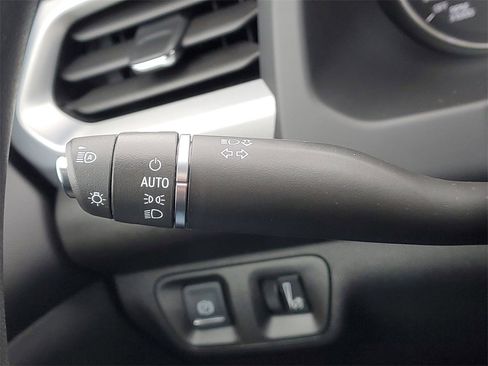 Used 2022 GMC Acadia SLE w/ Driver Convenience Package image 21