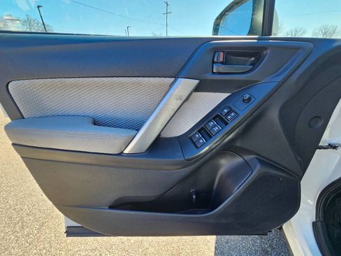 Used 2017 Subaru Forester 2.5i Premium w/ All-Weather Package image 9