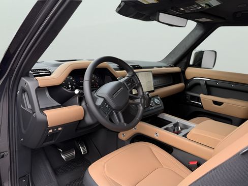 Certified 2025 Land Rover Defender 90 V8 AWD/4WD image 14