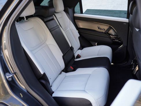 Used 2023 Land Rover Range Rover Sport SE Dynamic image 23