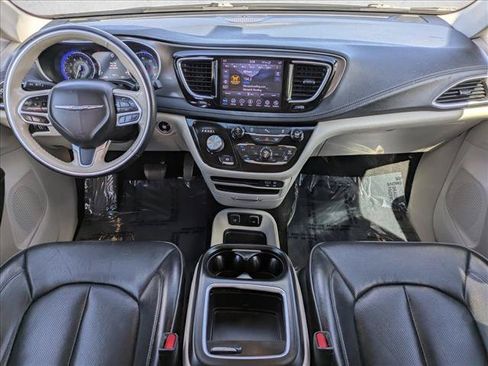 Used 2019 Chrysler Pacifica Limited FWD image 17