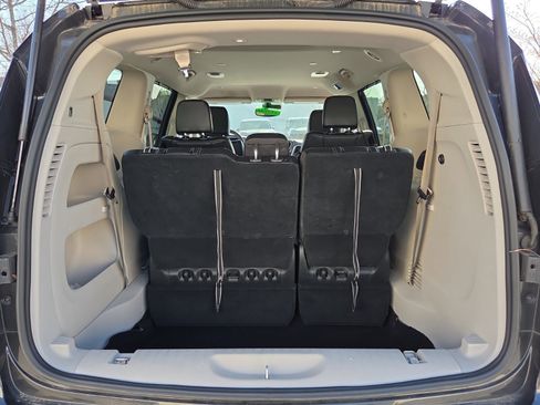 Used 2023 Chrysler Pacifica Touring-L FWD image 27