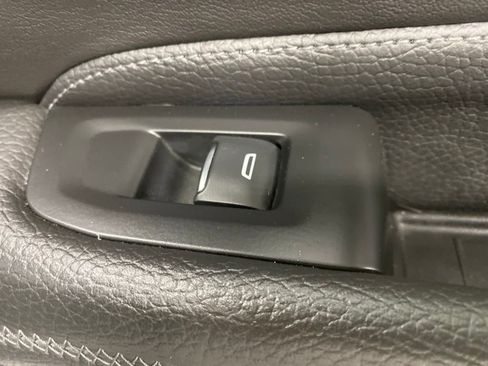 Used 2022 GMC Yukon XL Denali AWD/4WD image 30