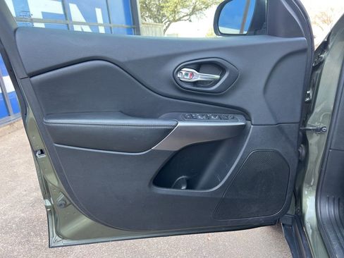 Used 2019 Jeep Cherokee Latitude w/ Popular Appearance Group image 20