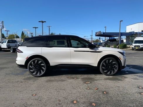 New 2026 Lincoln Nautilus Reserve w/ Jet Appearance Package image 8