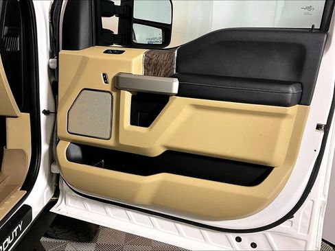 Used 2018 Ford F250 Lariat w/ Chrome Package AWD/4WD image 19