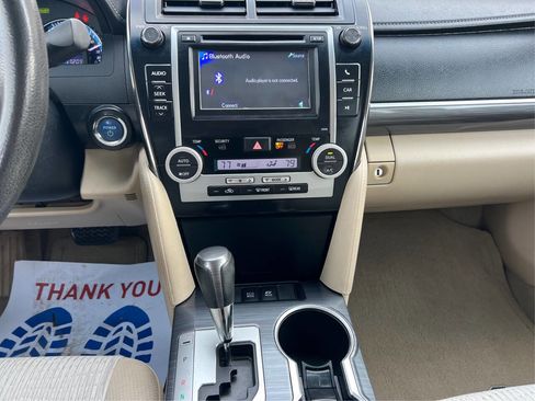 Used 2014 Toyota Camry Hybrid image 12