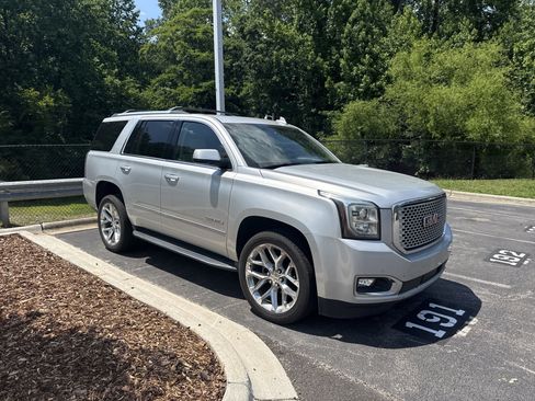 Used 2017 GMC Yukon Denali w/ Open Road Package AWD/4WD image 5