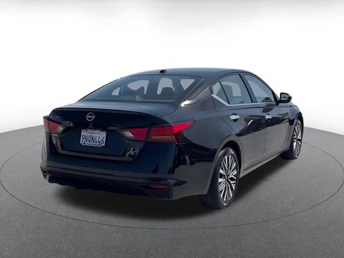 Used 2025 Nissan Altima 2.5 SV FWD image 13