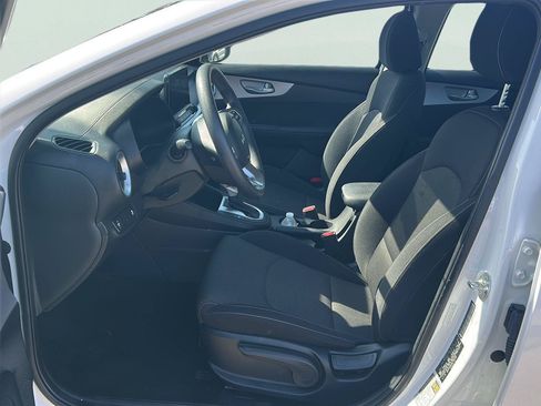 Used 2024 Kia Forte LXS FWD image 7