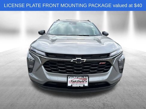 Used 2025 Chevrolet Trax RS w/ Sunroof Package FWD image 9