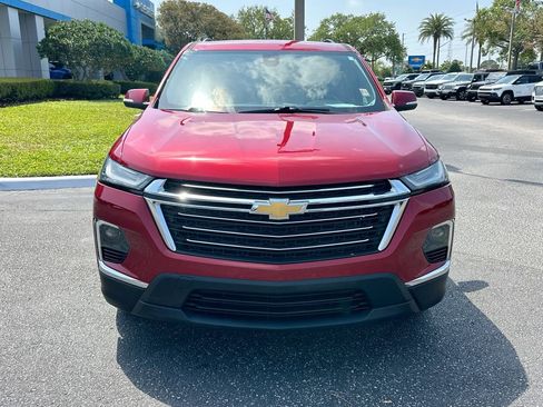 Used 2023 Chevrolet Traverse LT FWD image 2