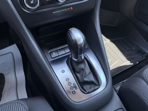 Used 2013 Volkswagen Golf 4-Door FWD image 23