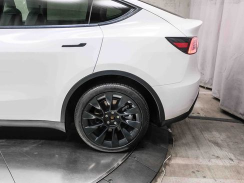 Used 2023 Tesla Model Y Long Range AWD/4WD image 8