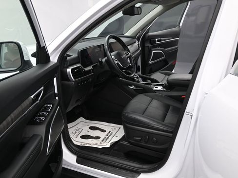 Used 2024 Kia Telluride EX w/ EX Captain's Chair Package image 16