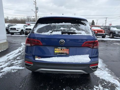 Used 2024 Volkswagen Taos SE w/ Panoramic Sunroof Package image 4