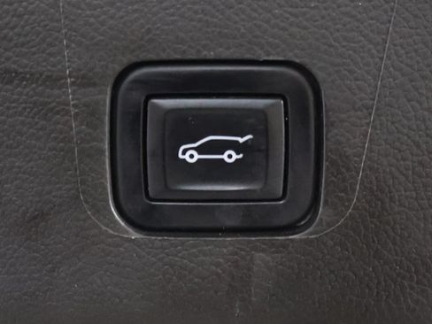 Used 2023 Chevrolet Traverse LT AWD/4WD image 51