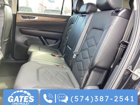 Used 2024 Volkswagen Atlas SE image 15
