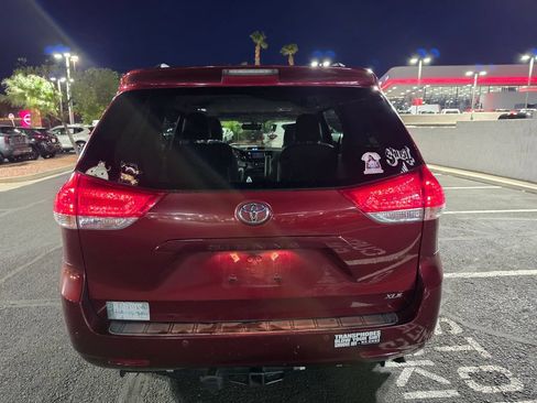 Used 2013 Toyota Sienna XLE FWD image 6