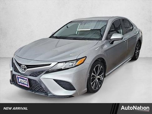 Used 2019 Toyota Camry SE image 1