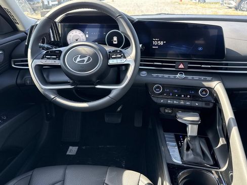 New 2025 Hyundai Elantra Limited image 2