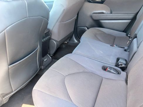 Used 2024 Toyota Highlander LE AWD/4WD image 16